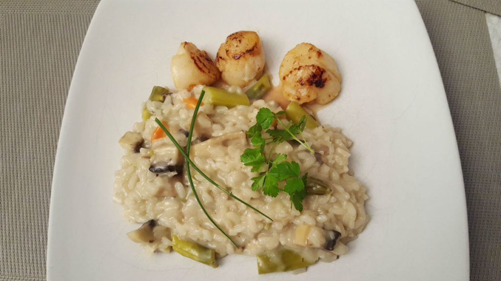 Risotto de vieiras con vino blanco